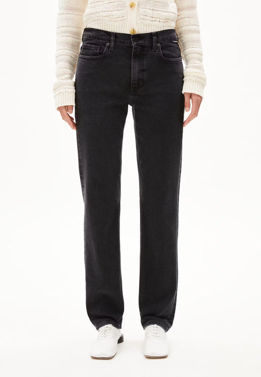 CARENAA STRAIGHT FIT MID WAIST JEANS | EBONY BLACK