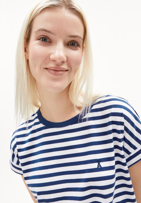 Cap sleeve t-shirt from Armedangels. Relaxed fit. Made from sustainable organic cotton. Blue and white horizontal stripes.