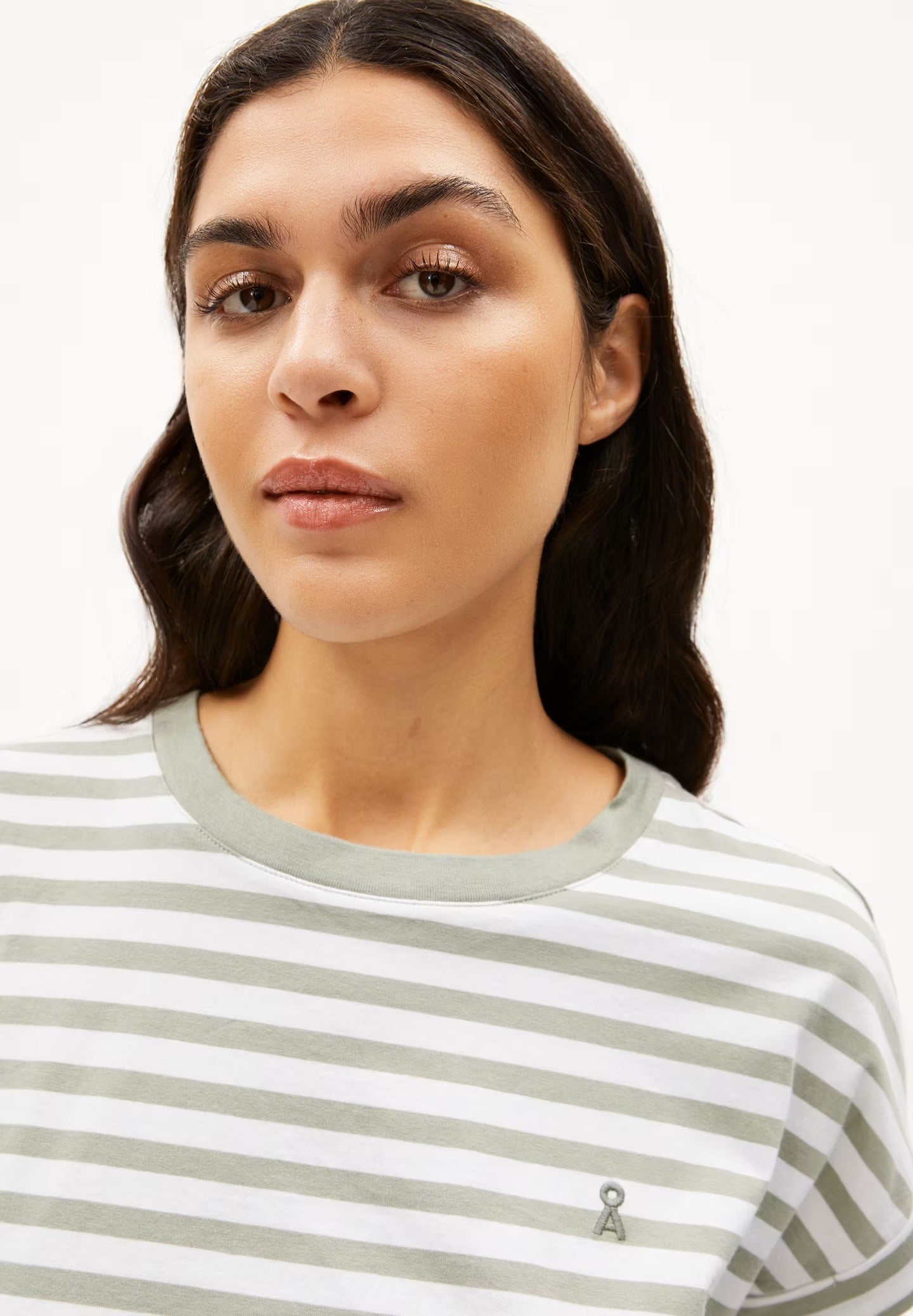 IDAARA ORGANIC COTTON T-SHIRT | WHITE-SEAGREEN