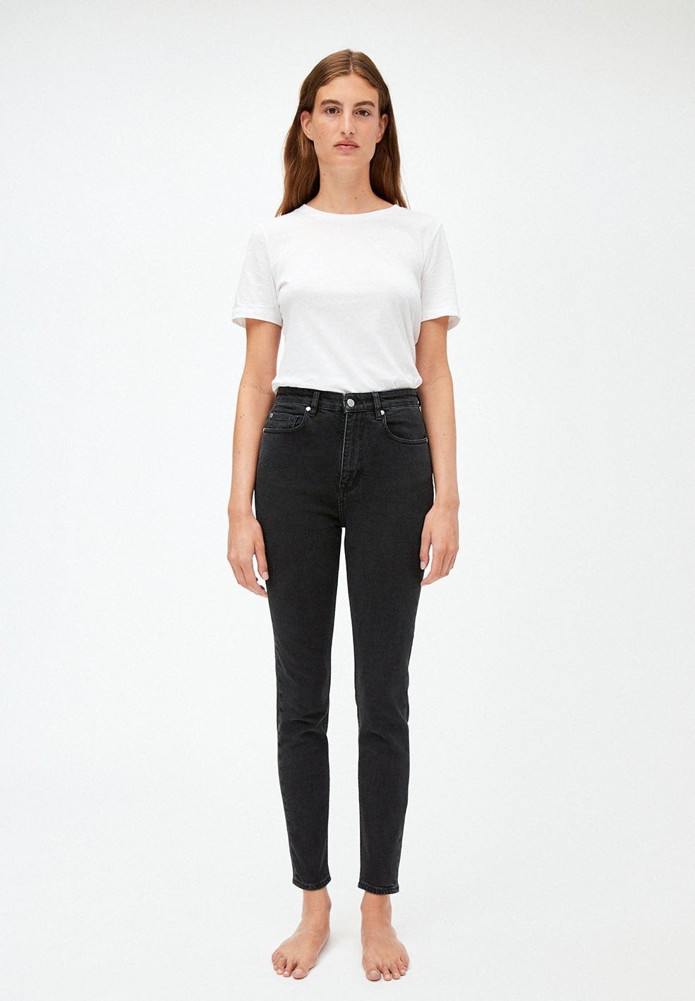 Skinny jeans from Armedangels. Full length slim leg, zipper closure , side and back pockets. Made from sustainable organic cotton with a little bit of elastane for extra comfort. In a washed down black colour.