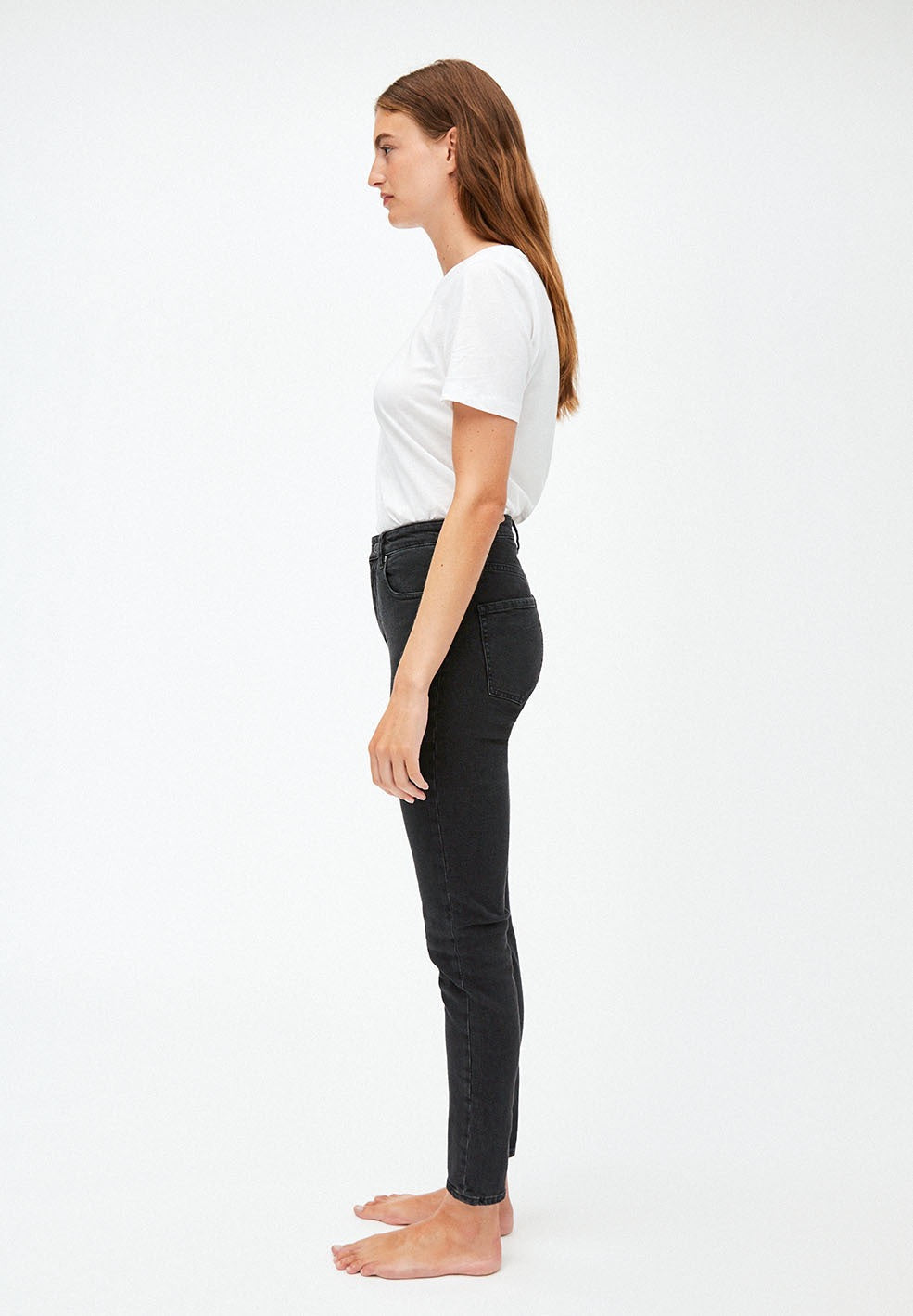 Skinny jeans from Armedangels. Full length slim leg, zipper closure , side and back pockets. Made from sustainable organic cotton with a little bit of elastane for extra comfort. In a washed down black colour.
