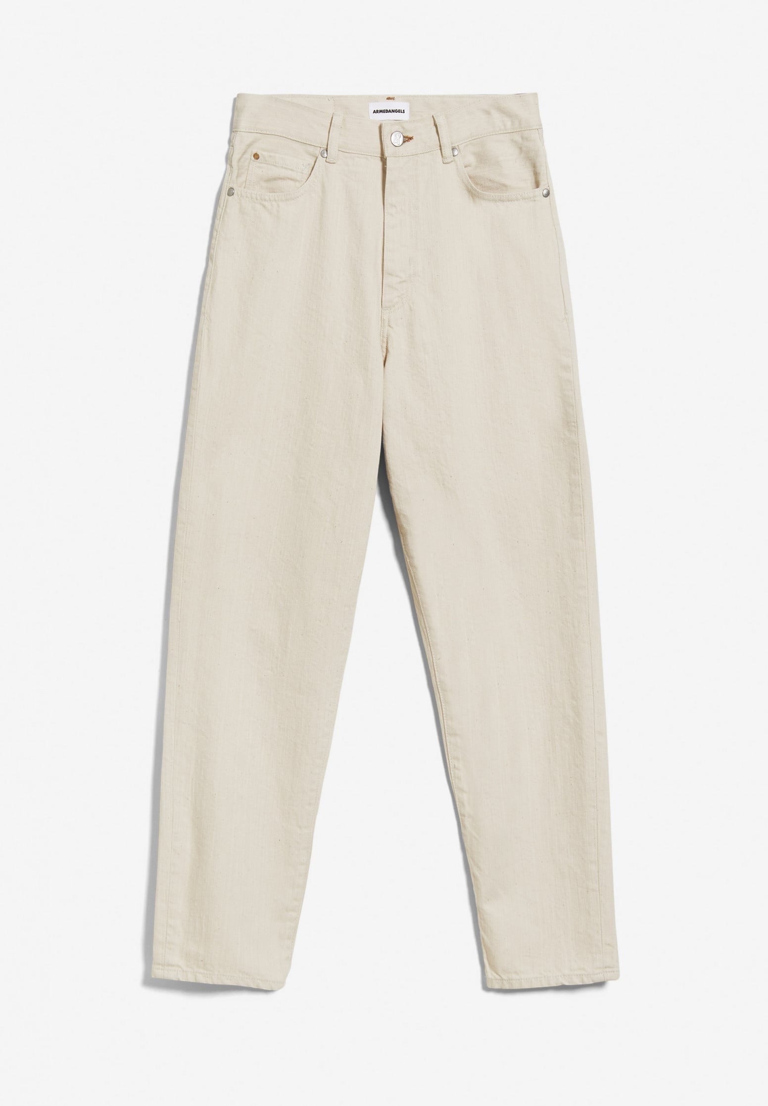 Mom jeans from Armedangels, made with undyed organic cotton. Tapered slightly cropped leg, high waist, zipper closure, side pockets and back pockets.