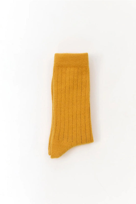 Mustard yellow wool blend socks from the Spanish brand Suite13Lab. Made from 70% merino wool, 27% polyamide, 3% elastomer. Made in Spain.