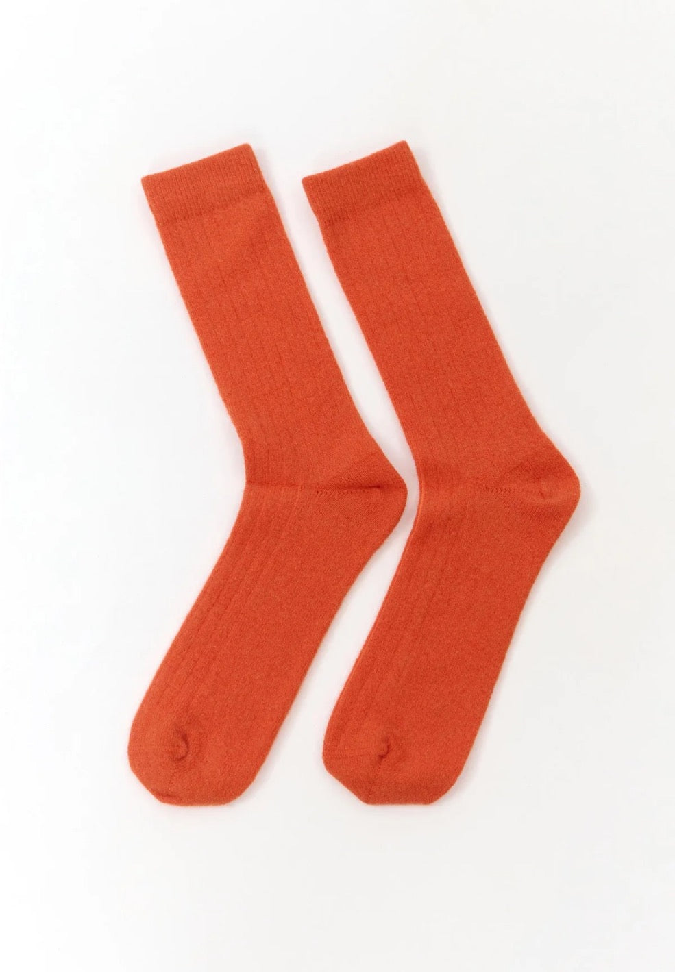 Orange wool blend socks from the Spanish brand Suite13Lab. Made from 70% merino wool, 27% polyamide, 3% elastomer. Made in Spain.