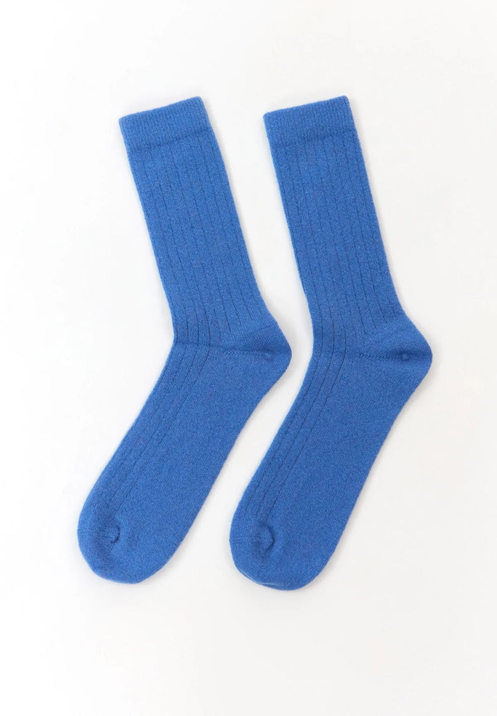 Bright blue wool blend socks from the Spanish brand Suite13Lab. Made from 70% merino wool, 27% polyamide, 3% elastomer. Made in Spain.