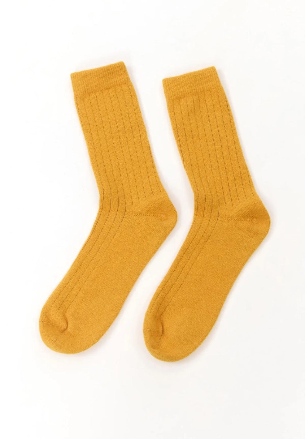 Mustard yellow wool blend socks from the Spanish brand Suite13Lab. Made from 70% merino wool, 27% polyamide, 3% elastomer. Made in Spain.