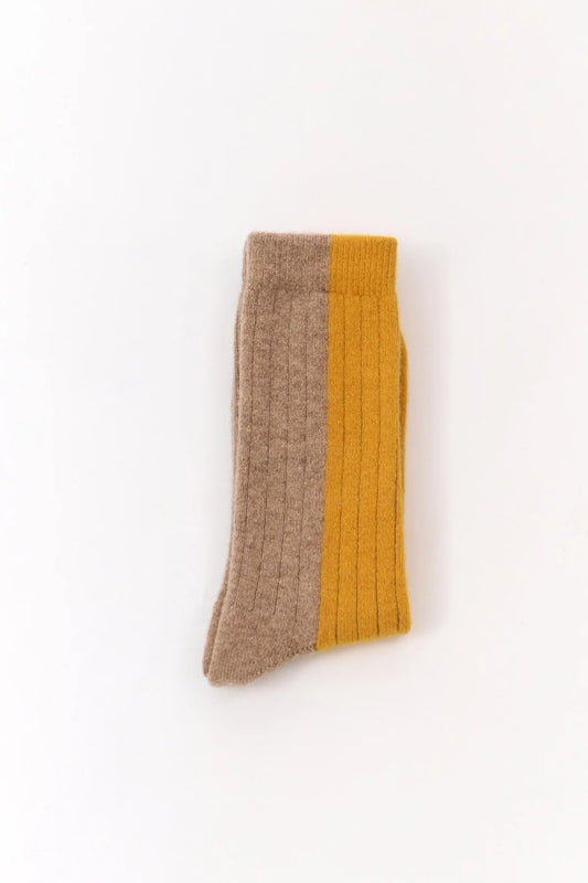 Colourful wool blend socks from the Spanish brand Suite13Lab. Made from 70% merino wool, 27% polyamide, 3% elastomer. With a mustard front and top side of the foot and a beige back and heel. Made in Spain.