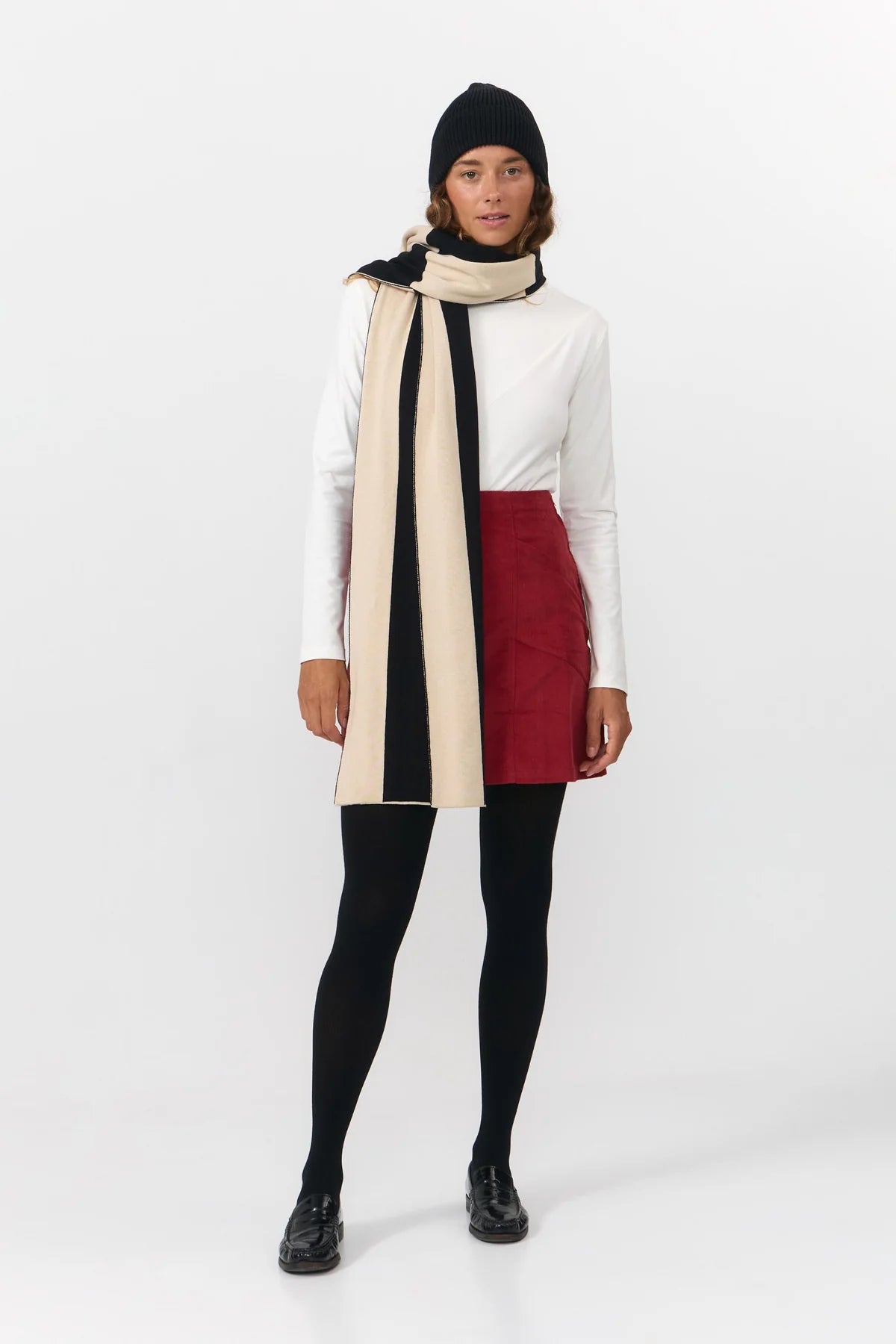 Oversized scarf from Suite13Lab. Rectangular shape, approximately 205 cm long and 42 cm wide. Jacquard knit in a large check board pattern in off white and black on one side and wide vertical stripes in the same colours on the other. Made in India from 100% organic cotton.