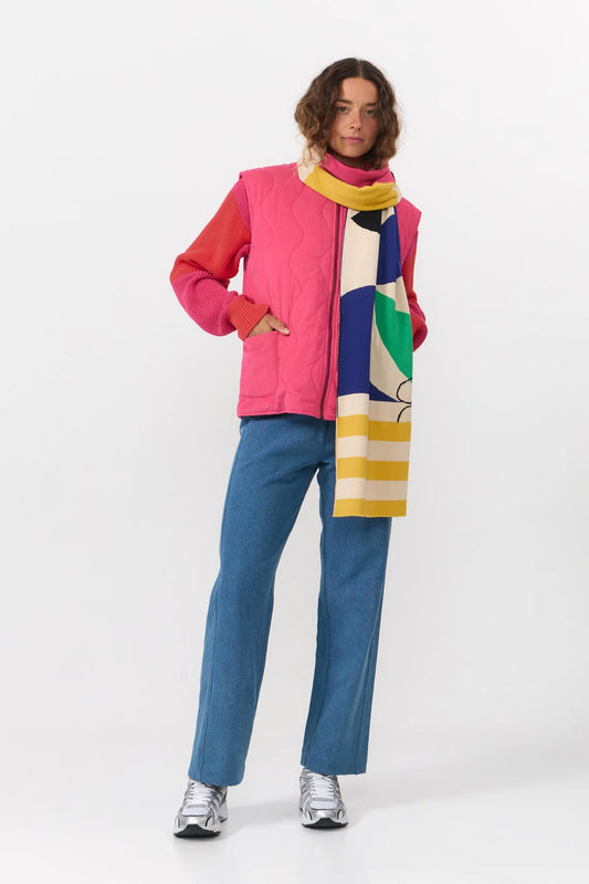 Oversized scarf from Suite13Lab. Rectangular shape, approximately 205 cm long and 42 cm wide. Jacquard knit with a bold geometric pattern in off white, mustard yellow, green and blue. Made in India from 100% organic cotton.