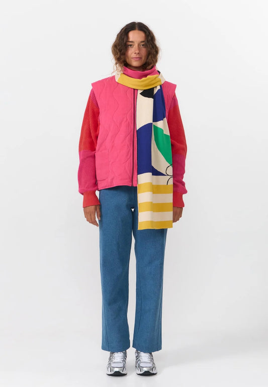 Oversized scarf from Suite13Lab. Rectangular shape, approximately 205 cm long and 42 cm wide. Jacquard knit with a bold geometric pattern in off white, mustard yellow, green and blue. Made in India from 100% organic cotton.