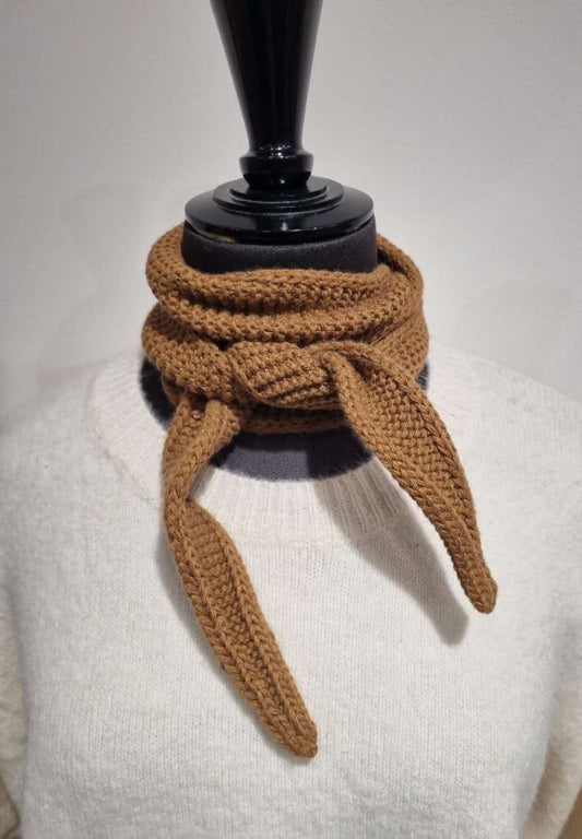 SOPHIE KNITTED NECK SCARF | BROWN