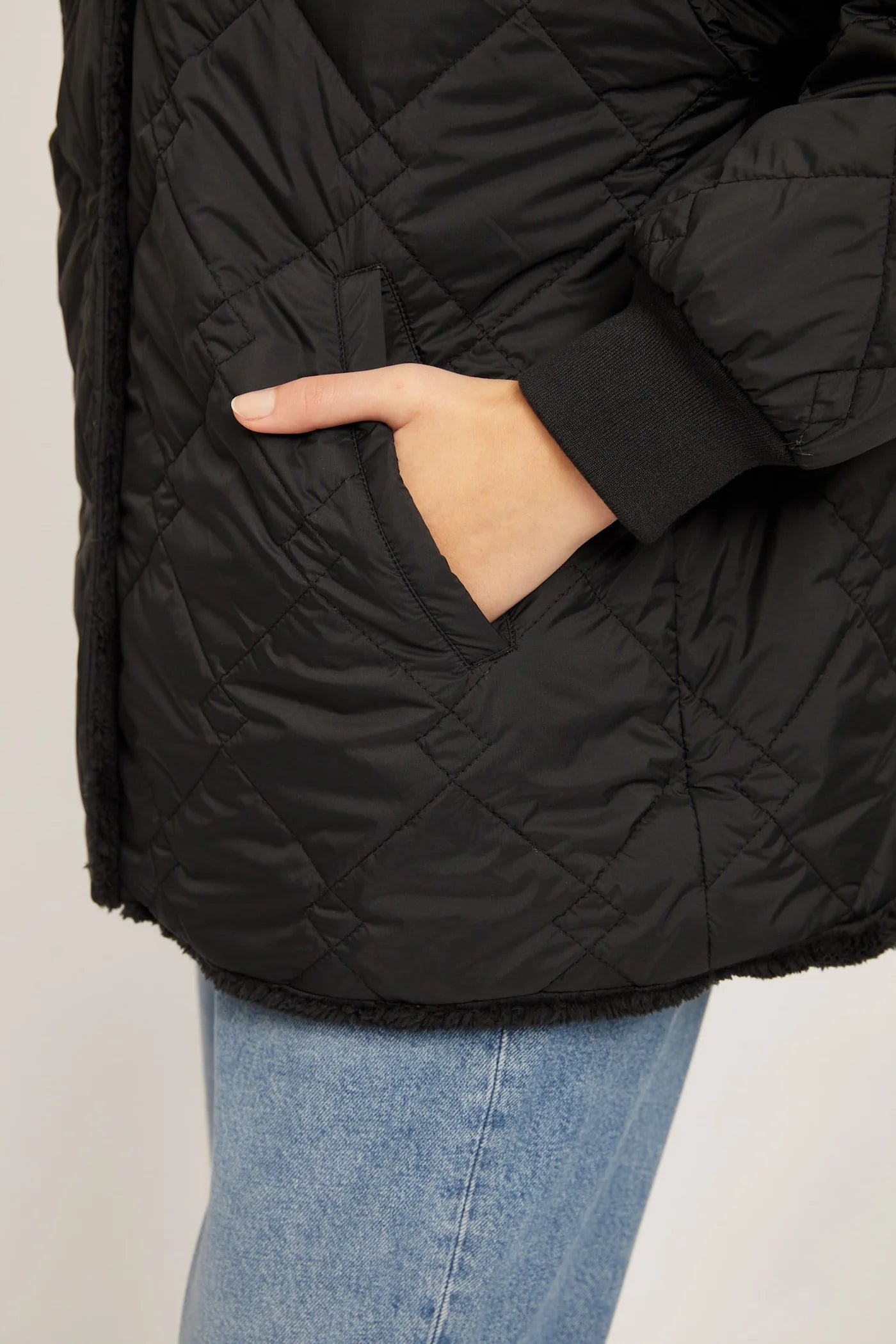 CLAY REVERSIBLE TEDDY JACKET | BLACK