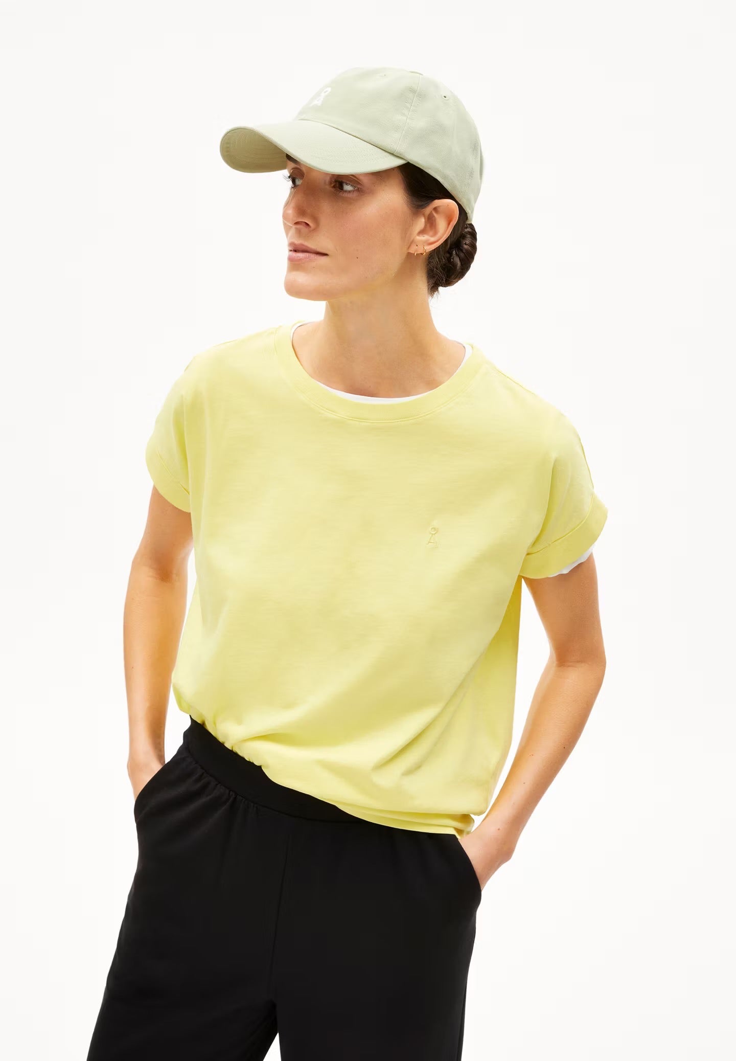 Loose fit t-shirt from Armedangels, with cap sleeves and a round neck, in light lemon yellow, made from sustainable organic cotton.