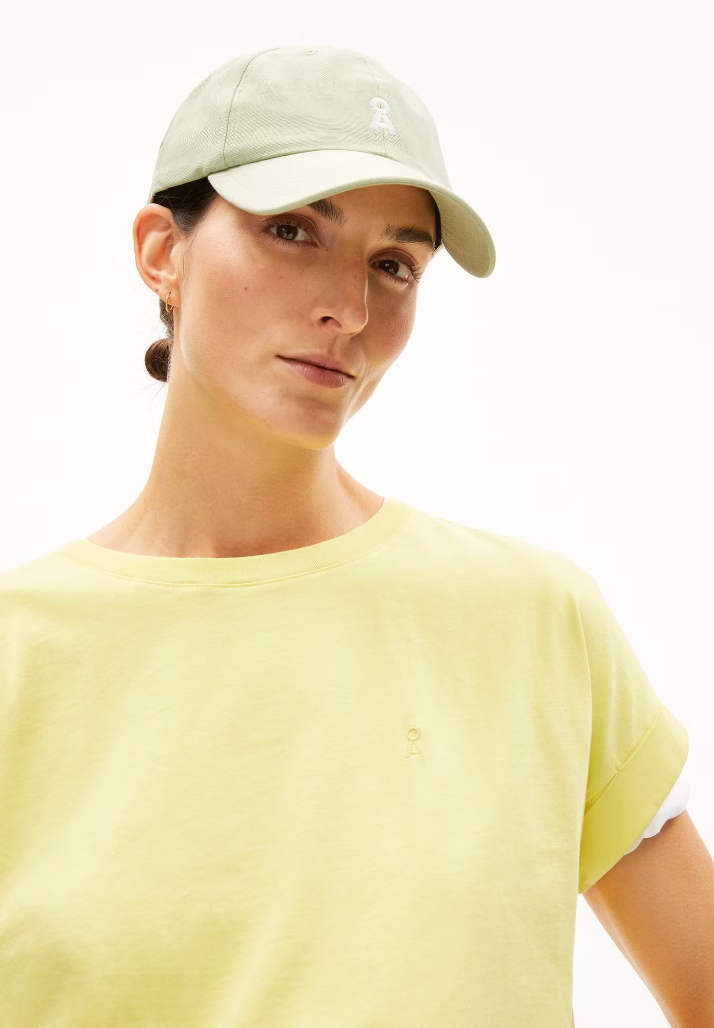 Loose fit t-shirt from Armedangels, with cap sleeves and a round neck, in light lemon yellow, made from sustainable organic cotton.