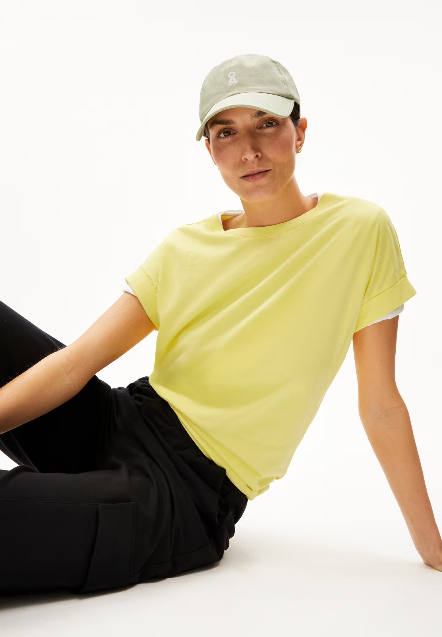 Loose fit t-shirt from Armedangels, with cap sleeves and a round neck, in light lemon yellow, made from sustainable organic cotton.