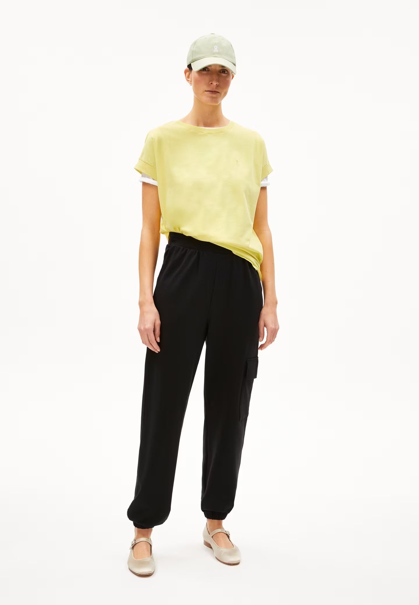 Loose fit t-shirt from Armedangels, with cap sleeves and a round neck, in light lemon yellow, made from sustainable organic cotton.