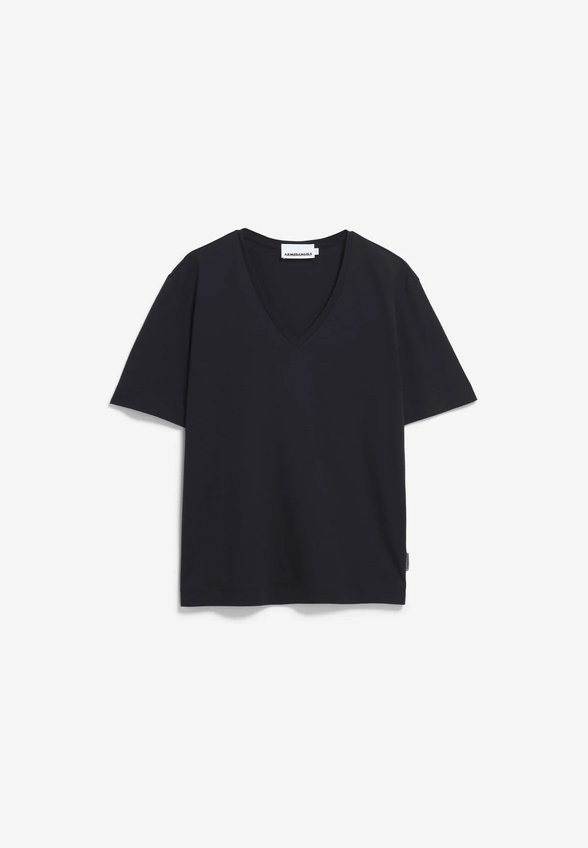 V-NECK T-SHIRT TENCEL™ LYOCELL-BLEND | BLACK