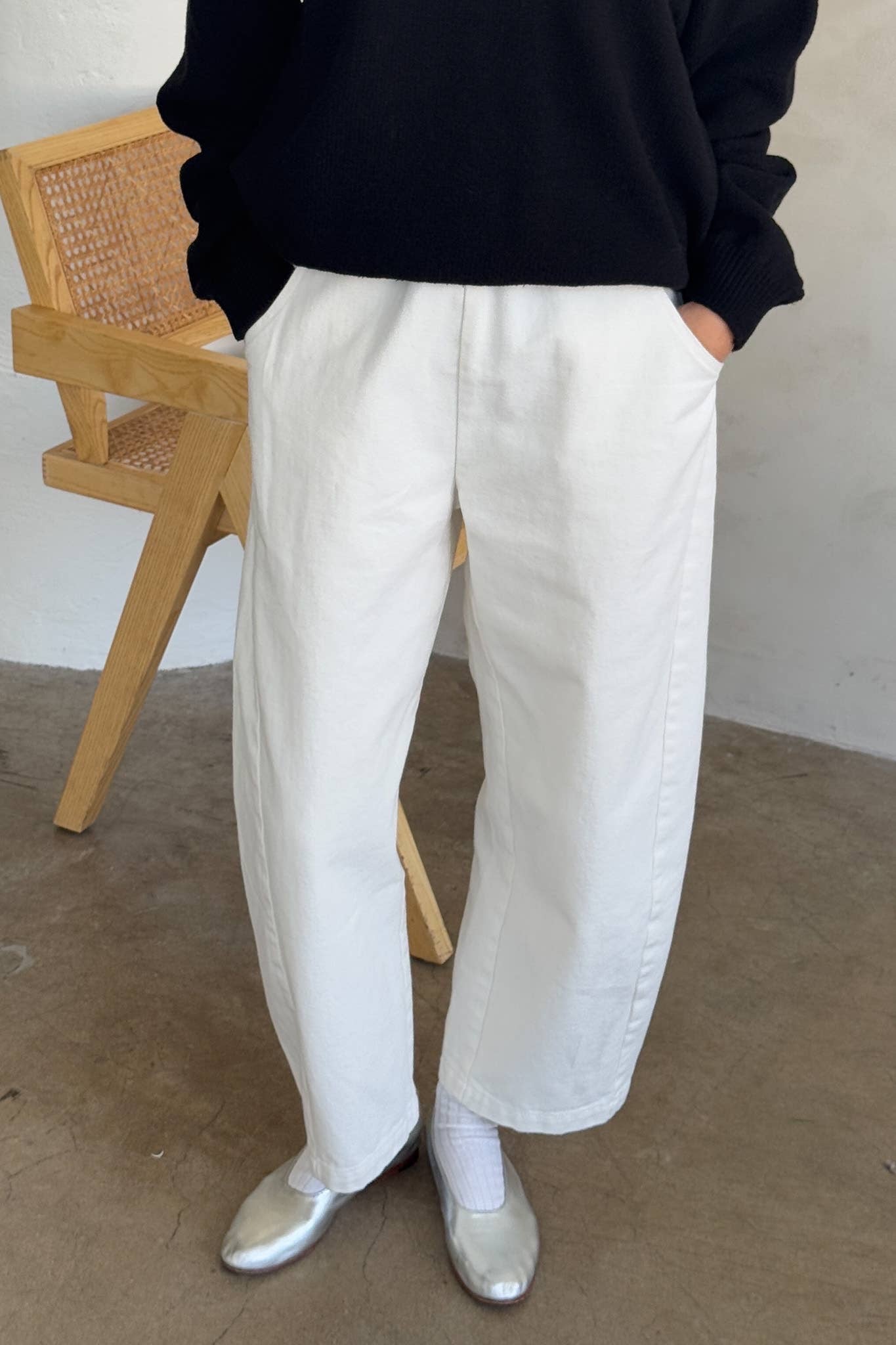 Arc Pants by Le Bon Shoppe. Barrel leg trousers made from cotton canvas, with deep side pockets and an elastic waistband. The colour is white.