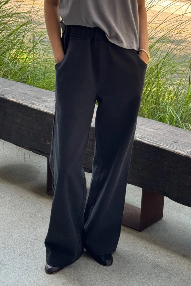 Straight wide leg BON pants from Le Bon Shoppe, elastic waistband and deep side pockets, made from 100% cotton canvas in black.