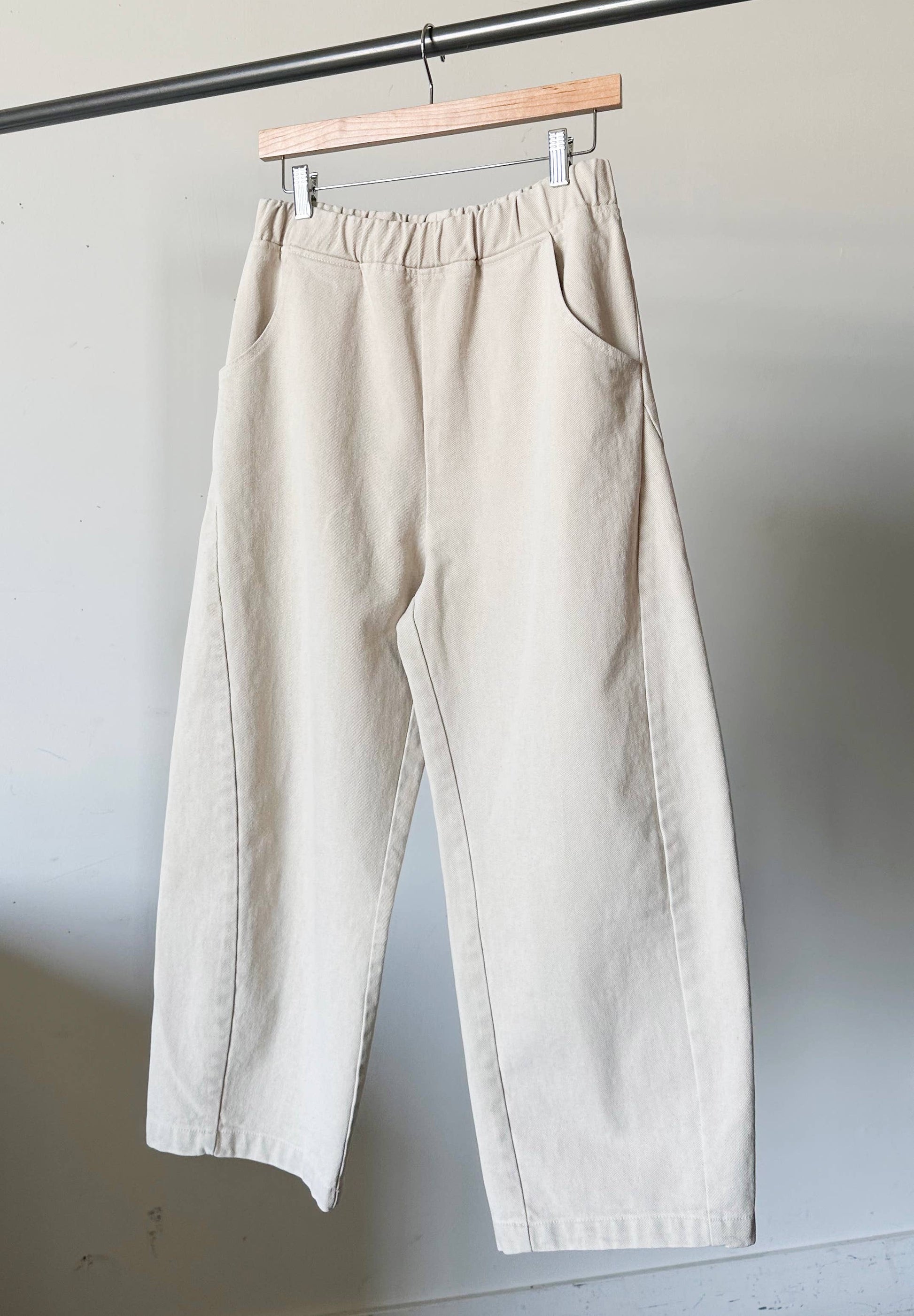 Barrel leg Arc pants from Le Bon Shoppe. Slightly cropped wide leg, elastic waistband, deep pockets. Undyed cotton canvas, creamy off white colour.