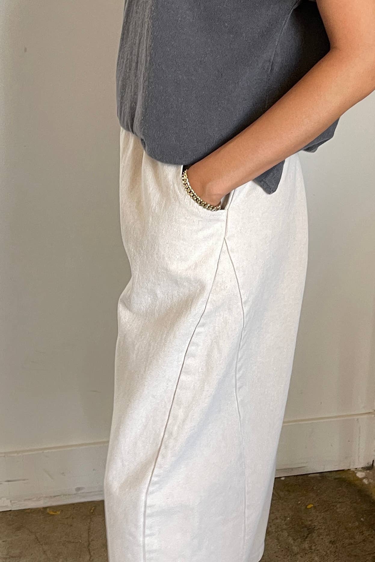 Barrel leg Arc pants from Le Bon Shoppe. Slightly cropped wide leg, elastic waistband, deep pockets. Undyed cotton canvas, creamy off white colour.