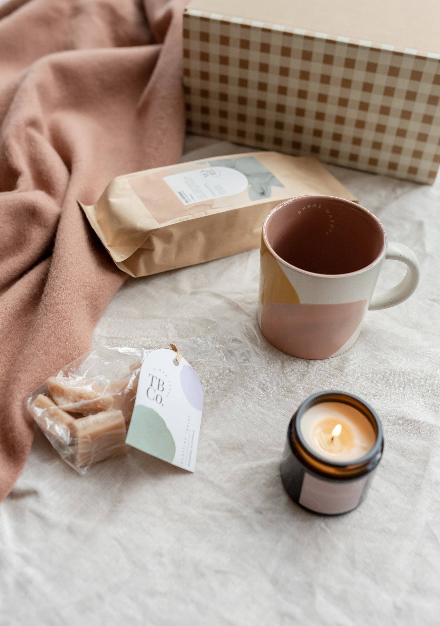 BLUSH DOT MUG