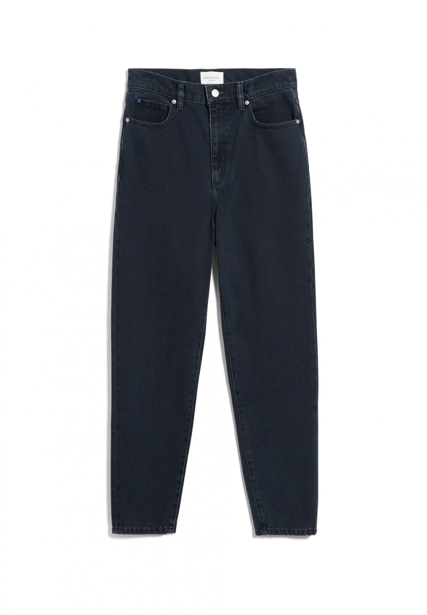 Mom jeans from Armedangels. Slightly cropped tapered leg, high waist. Zipper closure, side and back pockets. Made from sustainable organic cotton.