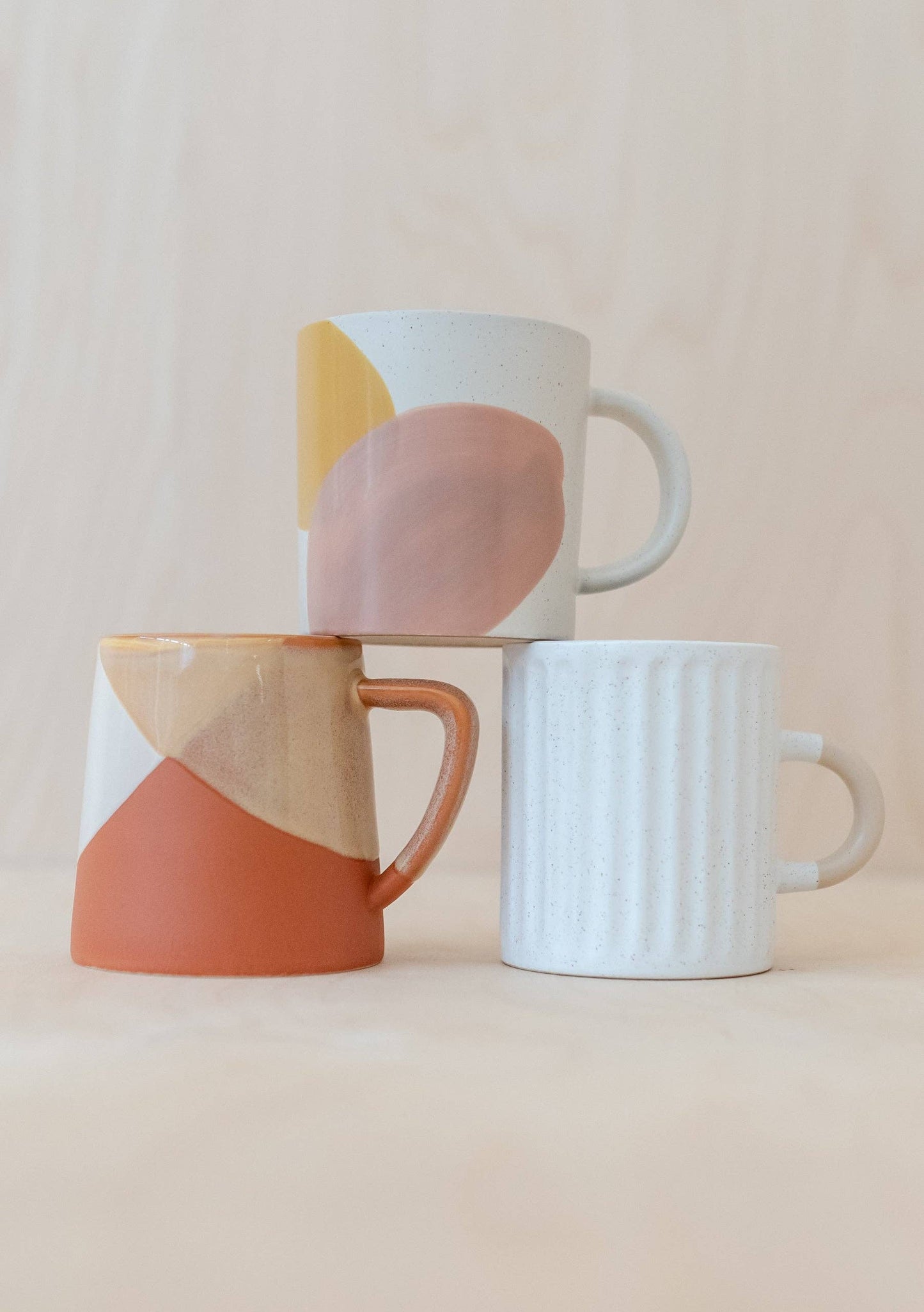 BLUSH DOT MUG