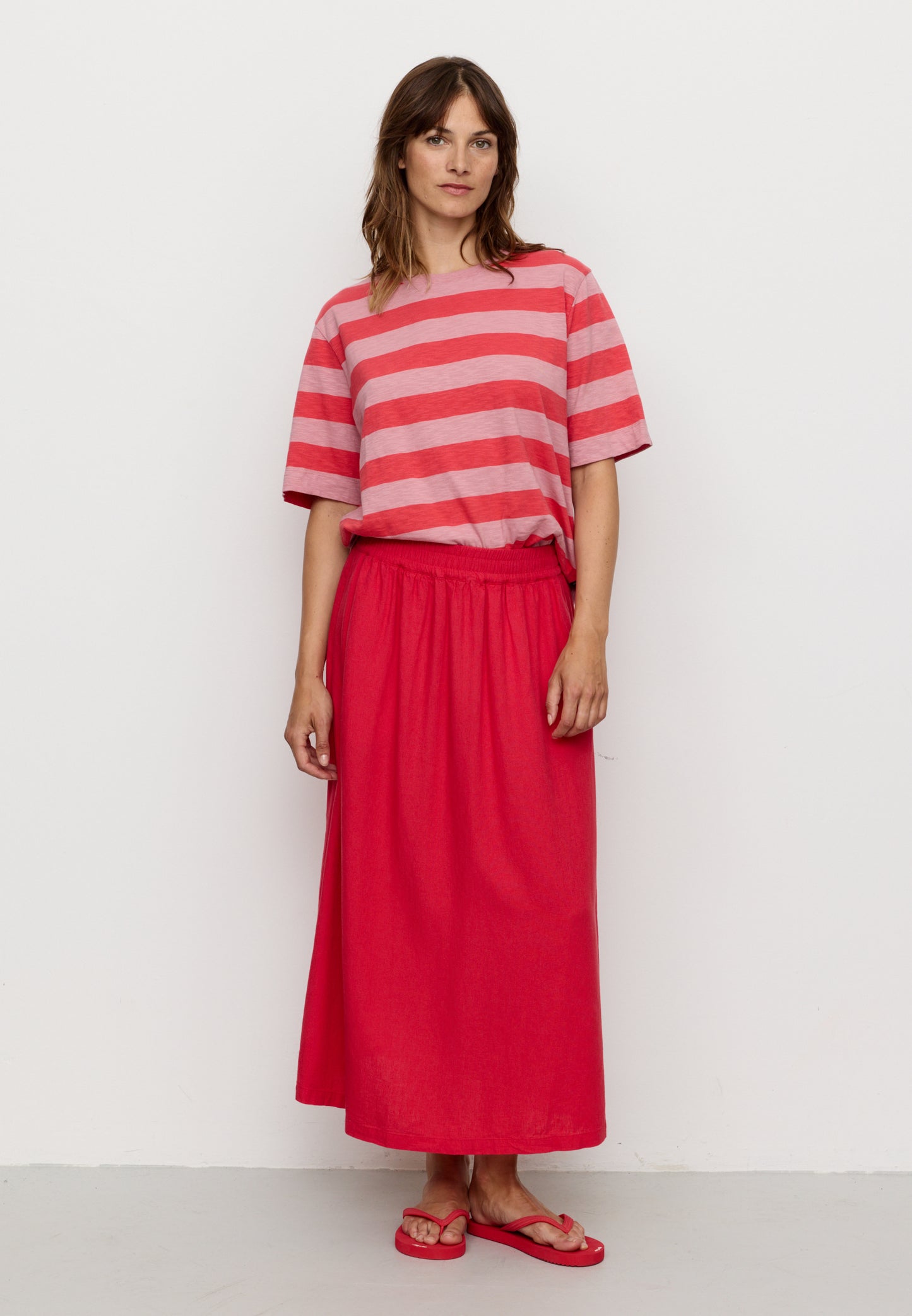 FENNEL LENZING™ ECOVERO™ AND LINEN SKIRT | LAVA RED