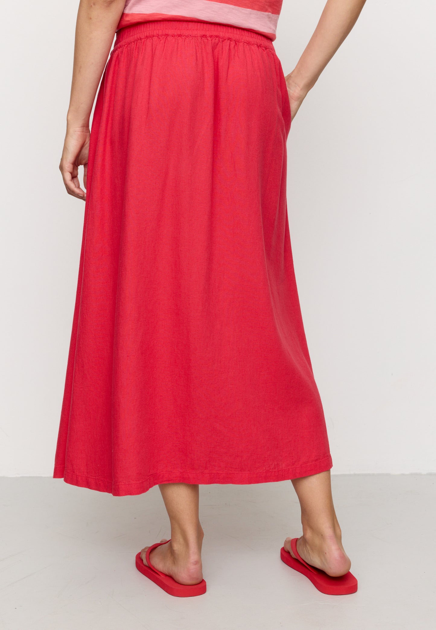 FENNEL LENZING™ ECOVERO™ AND LINEN SKIRT | LAVA RED