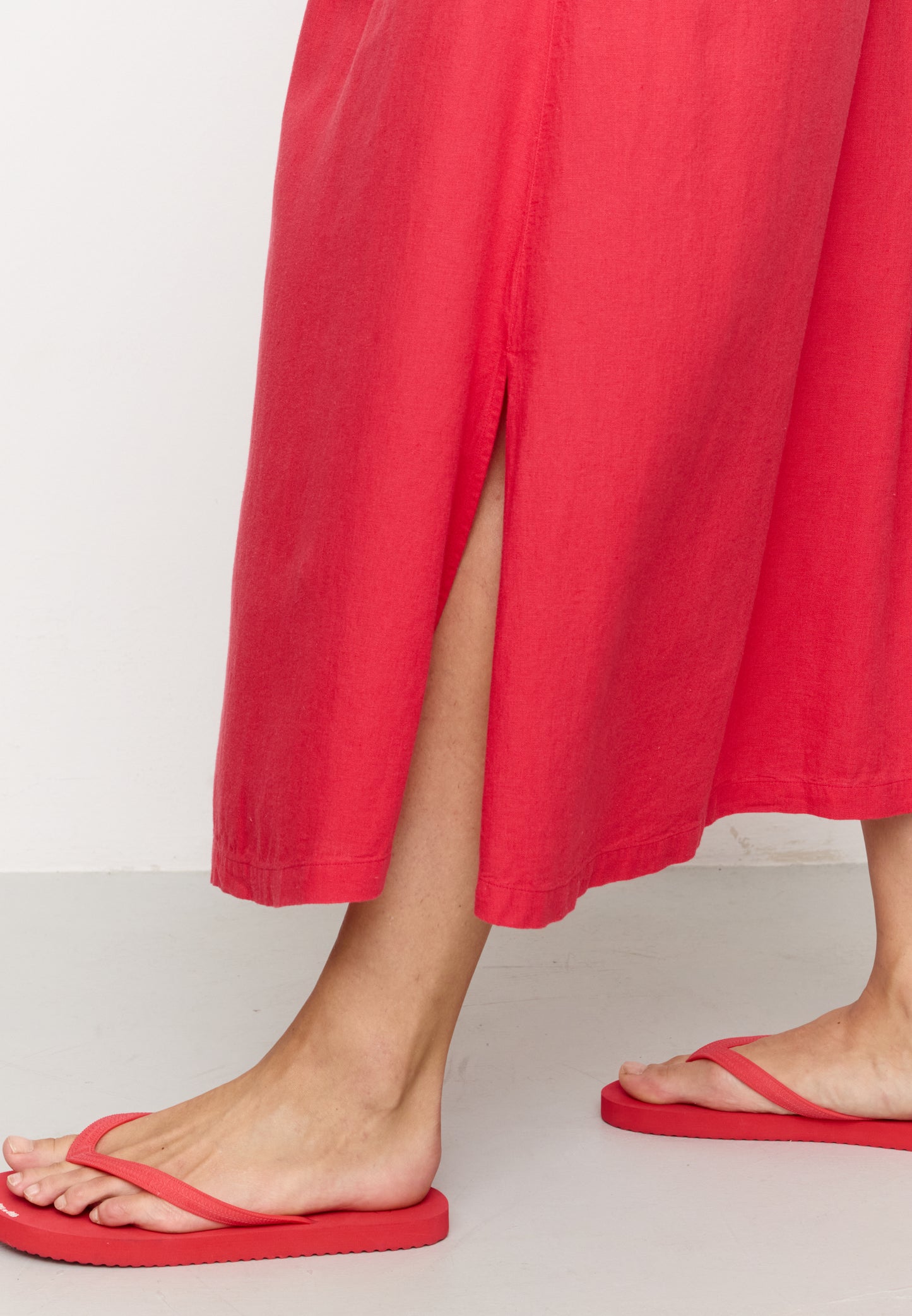 FENNEL LENZING™ ECOVERO™ AND LINEN SKIRT | LAVA RED