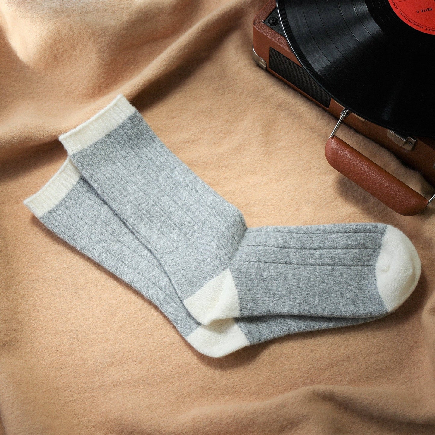 MERINO WOOL BANDED SOCKS | GREY