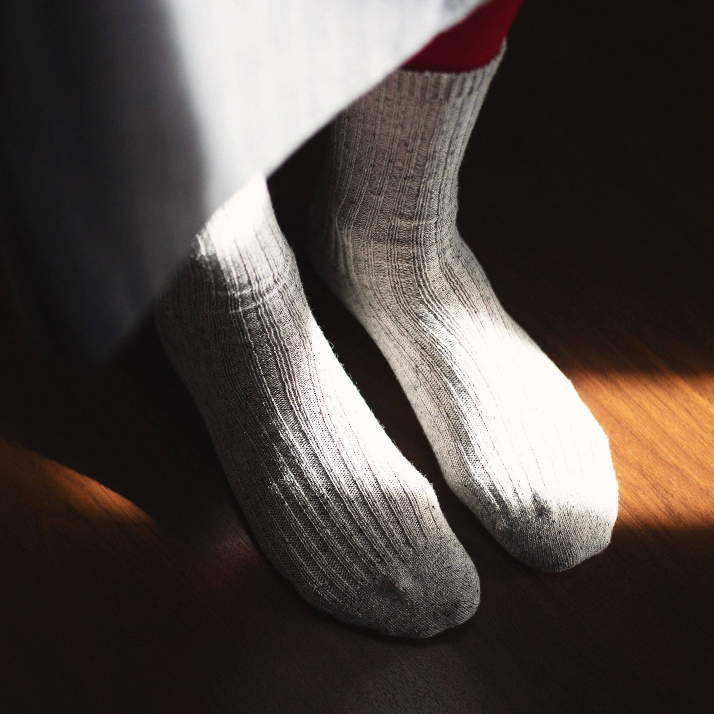 WOOL AND SILK BLEND DUST STAR SOCKS | GREY