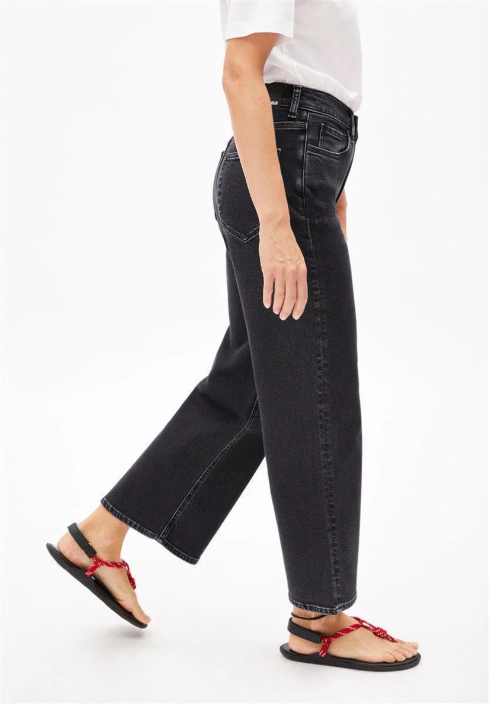 MURLIAA CROPPED JEANS | EBONY BLACK