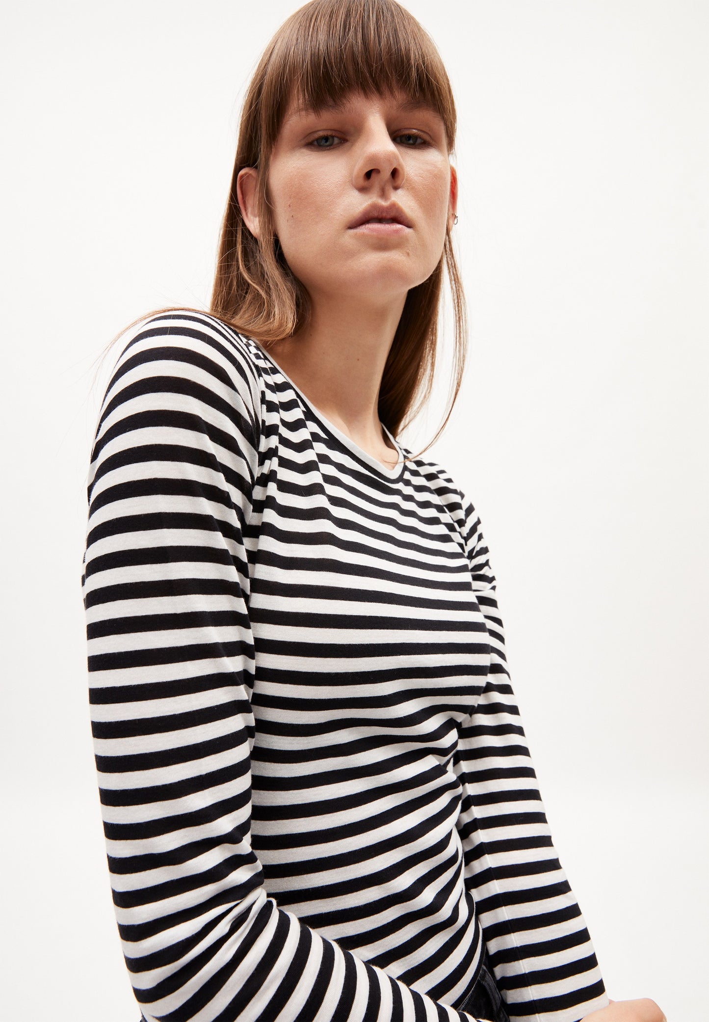 ENRICCAA SOFT LONGSLEEVE SLIM FIT | WHITE-BLACK