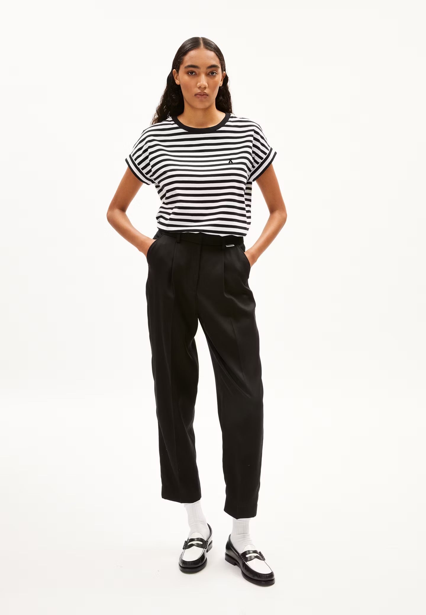 Cap sleeve t-shirt from Armedangels. Relaxed fit. Made from sustainable organic cotton. Black and white horizontal stripes.