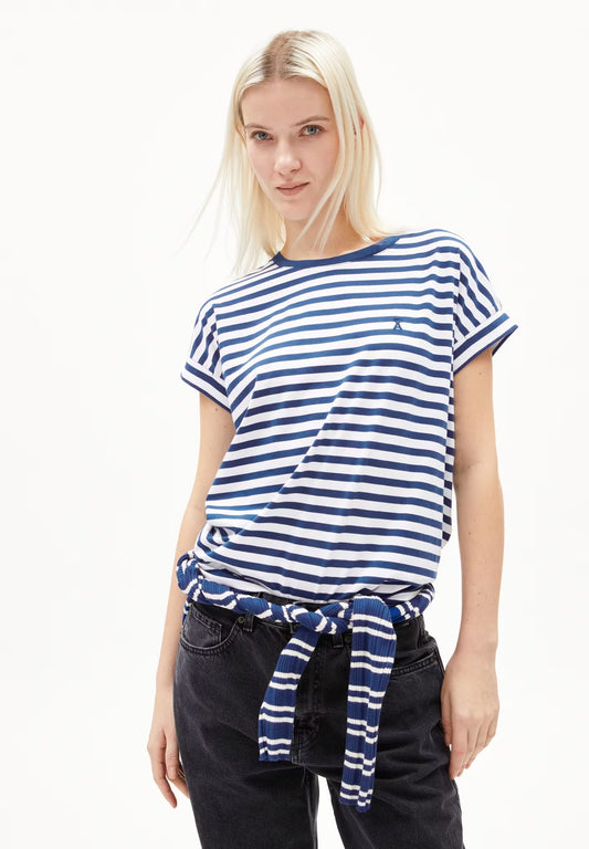 Cap sleeve t-shirt from Armedangels. Relaxed fit. Made from sustainable organic cotton. Blue and white horizontal stripes.