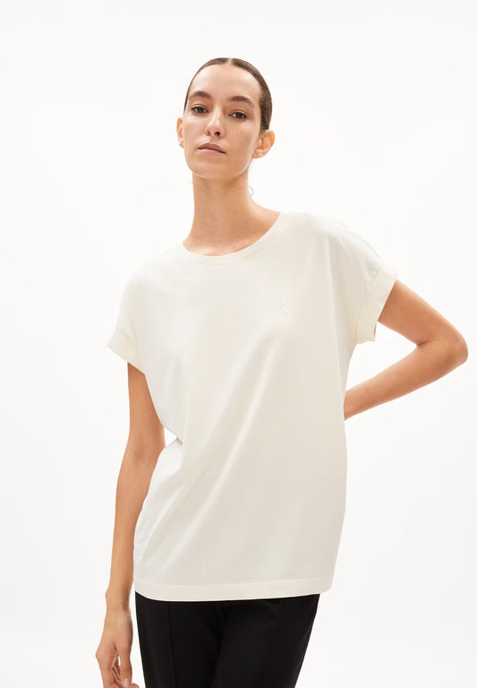 Cap sleeve t-shirt from Armedangels. Relaxed fit. Made from sustainable organic cotton. In off white.