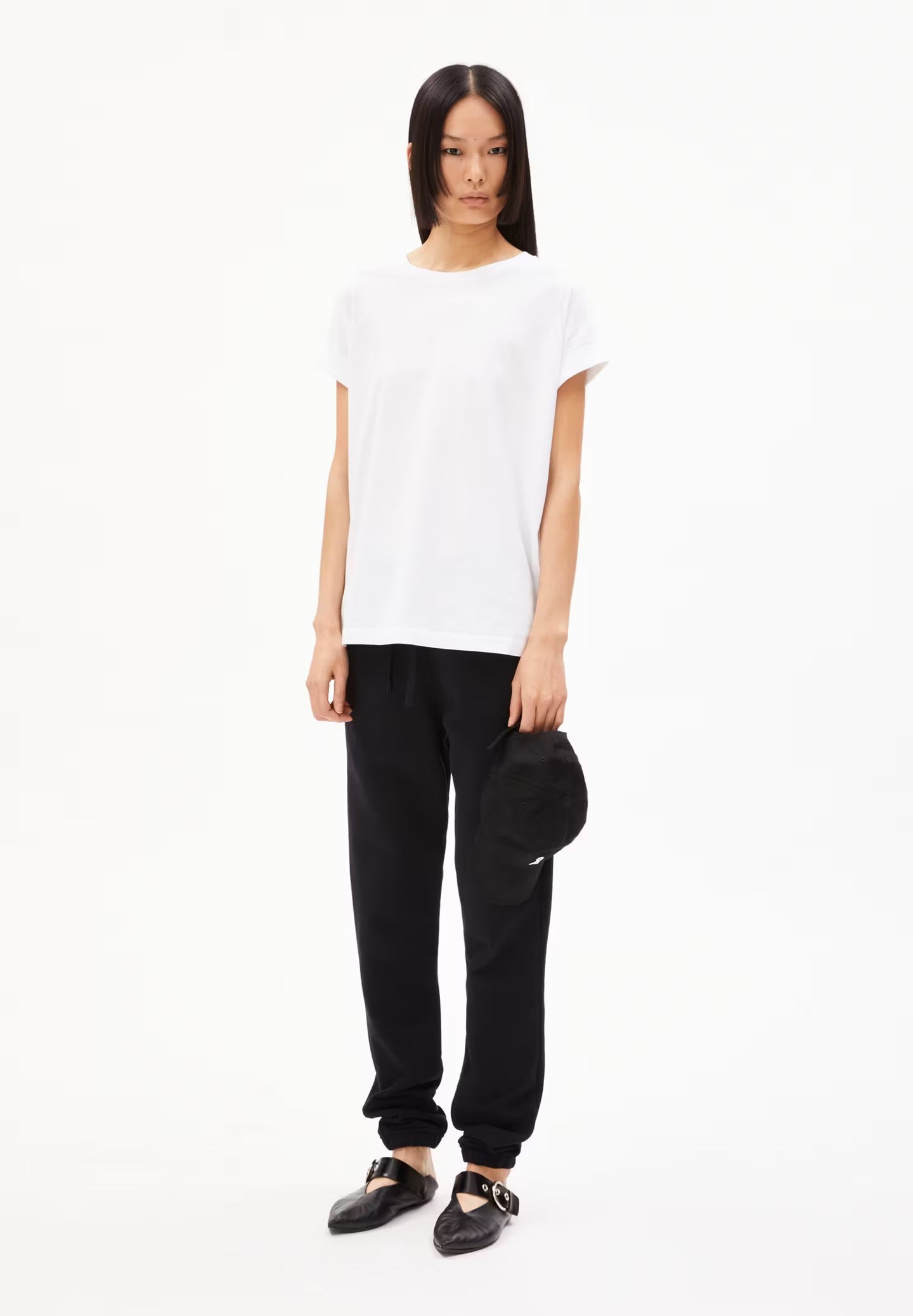 Cap sleeve t-shirt from Armedangels. Relaxed fit. Made from sustainable organic cotton. In white.