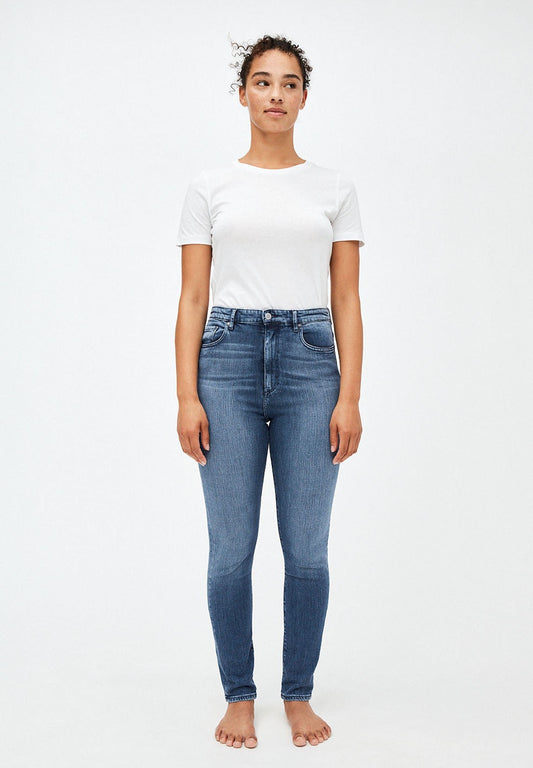 Skinny fit jeans from Armedangels, high waist and full length slim leg, made from a sustainable cotton and lyocell blend. Zipper closure, side pockets and back pockets. In mid denim blue.