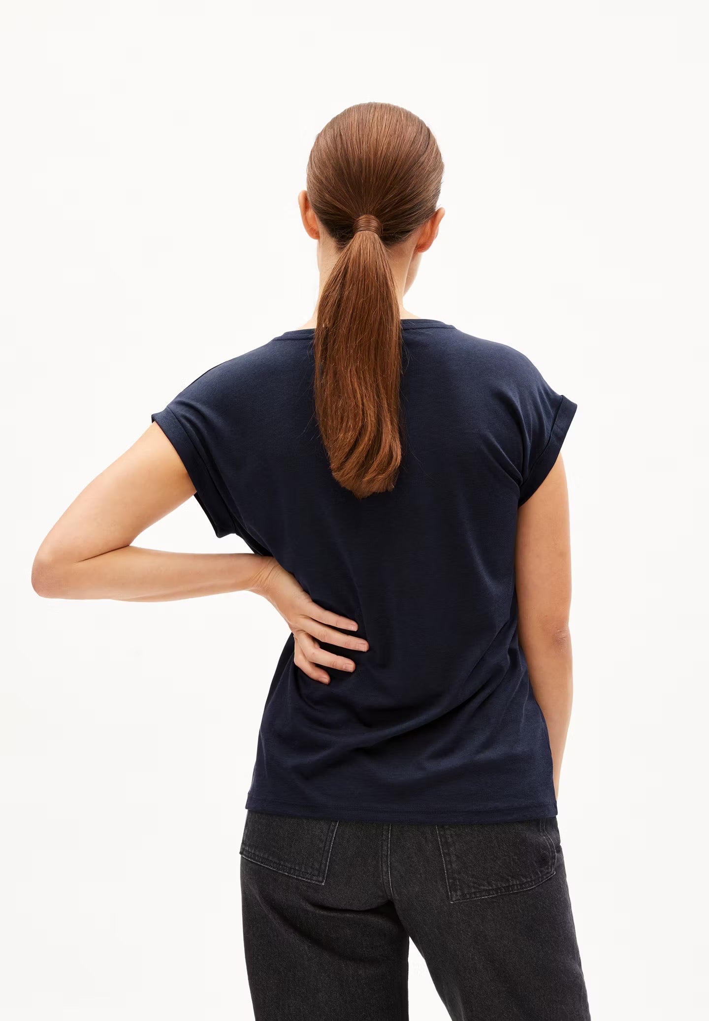 Cap sleeve t-shirt Jilaana by Armedangels. Made from a sustainable organic cotton and tencel lyocell blend. Normal fit, round neckline. Navy blue.