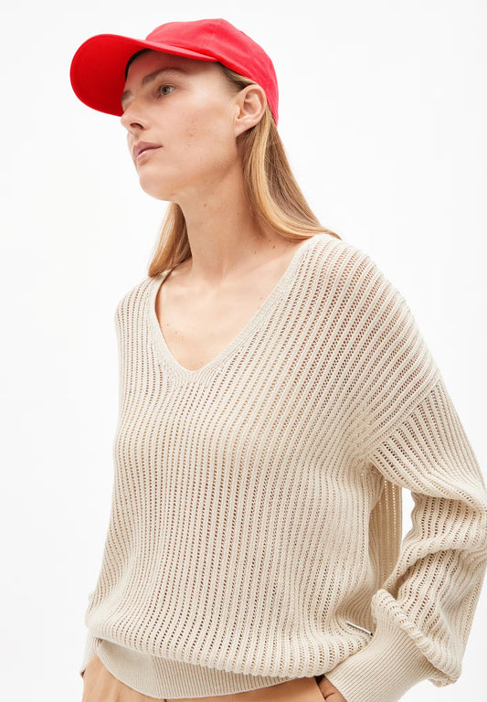 Relaxed fit jumper from ARMEDANGELS, made from a luxurious linen, organic cotton and LENZING™ ECOVERO™ blend. Medium-weight open-stich knit, ribbed optics, long sleeves, deep V-neckline. Light sand beige.