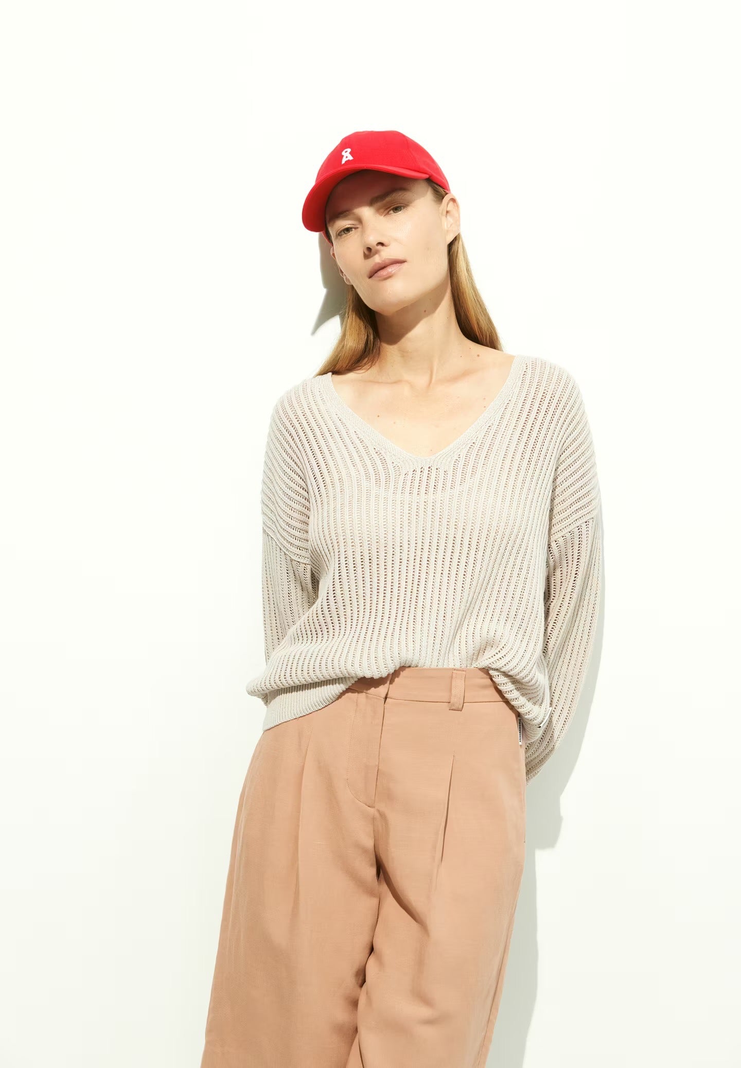 Relaxed fit jumper from ARMEDANGELS, made from a luxurious linen, organic cotton and LENZING™ ECOVERO™ blend. Medium-weight open-stich knit, ribbed optics, long sleeves, deep V-neckline. Light sand beige.