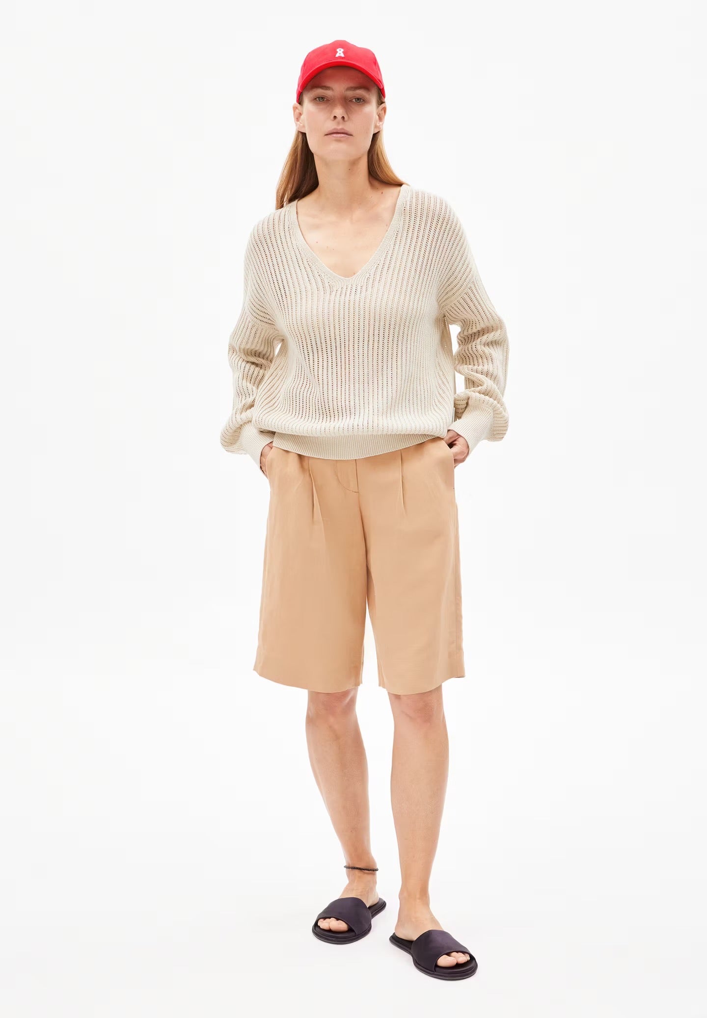 Relaxed fit jumper from ARMEDANGELS, made from a luxurious linen, organic cotton and LENZING™ ECOVERO™ blend. Medium-weight open-stich knit, ribbed optics, long sleeves, deep V-neckline. Light sand beige.