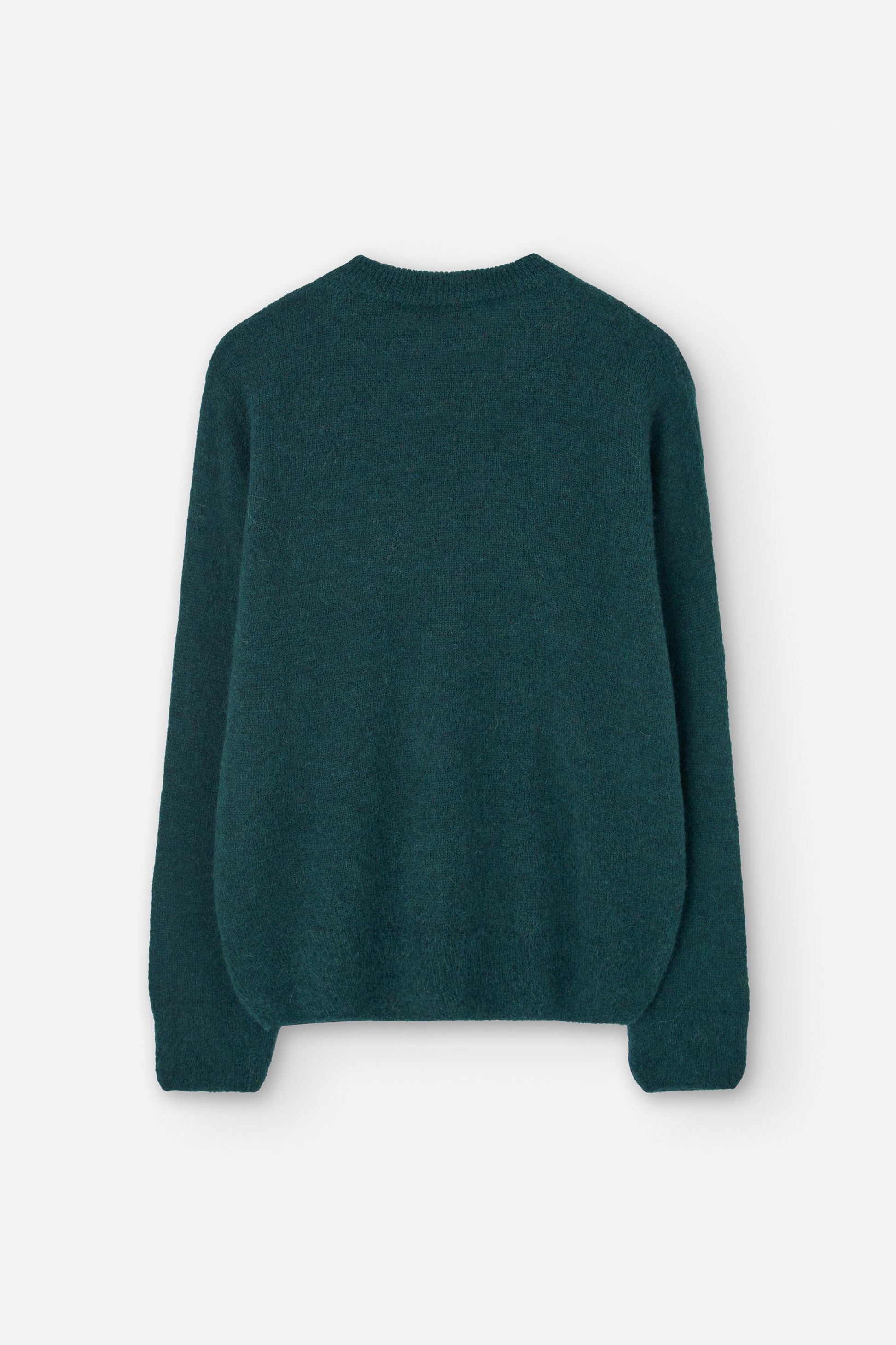 Knitted winter jumper from Suite13LAB. Made from a sustainable blend of baby alpaca, merino wool and recycled nylon. Regular fit, long sleeves, crew neck, ribbed cuffs and hem. Dark green.