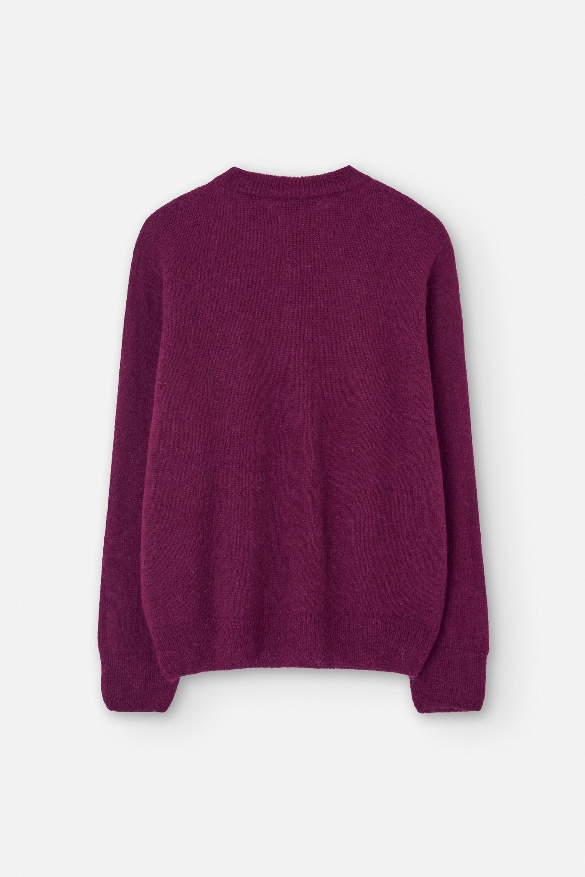 Knitted winter jumper from Suite13LAB. Made from a sustainable blend of baby alpaca, merino wool and recycled nylon. Regular fit, long sleeves, crew neck, ribbed cuffs and hem. Wine red.