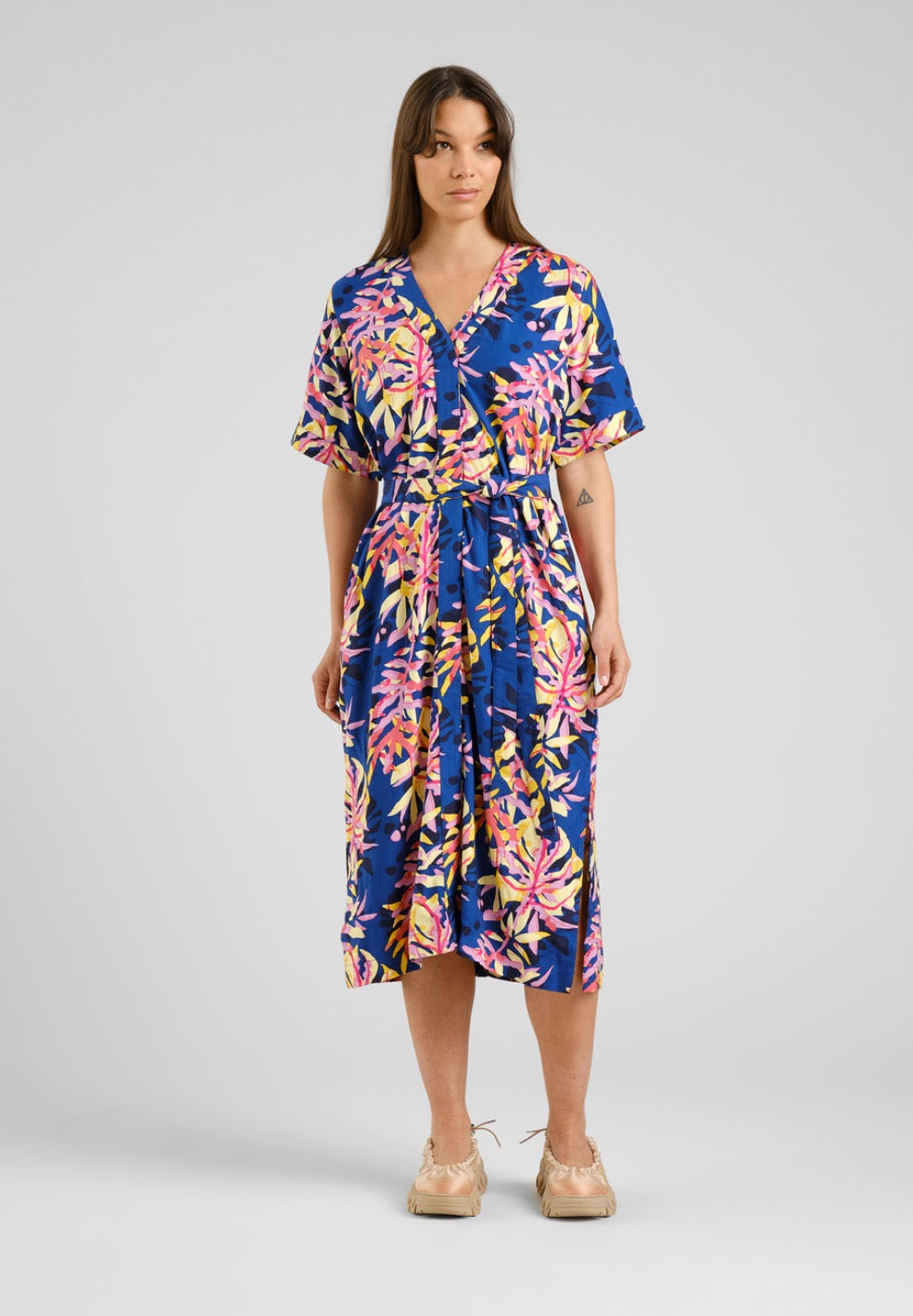 KALLVIK ECOVERO™ DRESS TROPICAL COLLAGE MULTI COLOUR