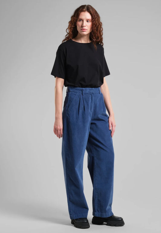 Vickleby wide leg corduroy trousers from Dedicated sustainably made from organic cotton. With a zipper closure, a high waist and side pockets. In blue.