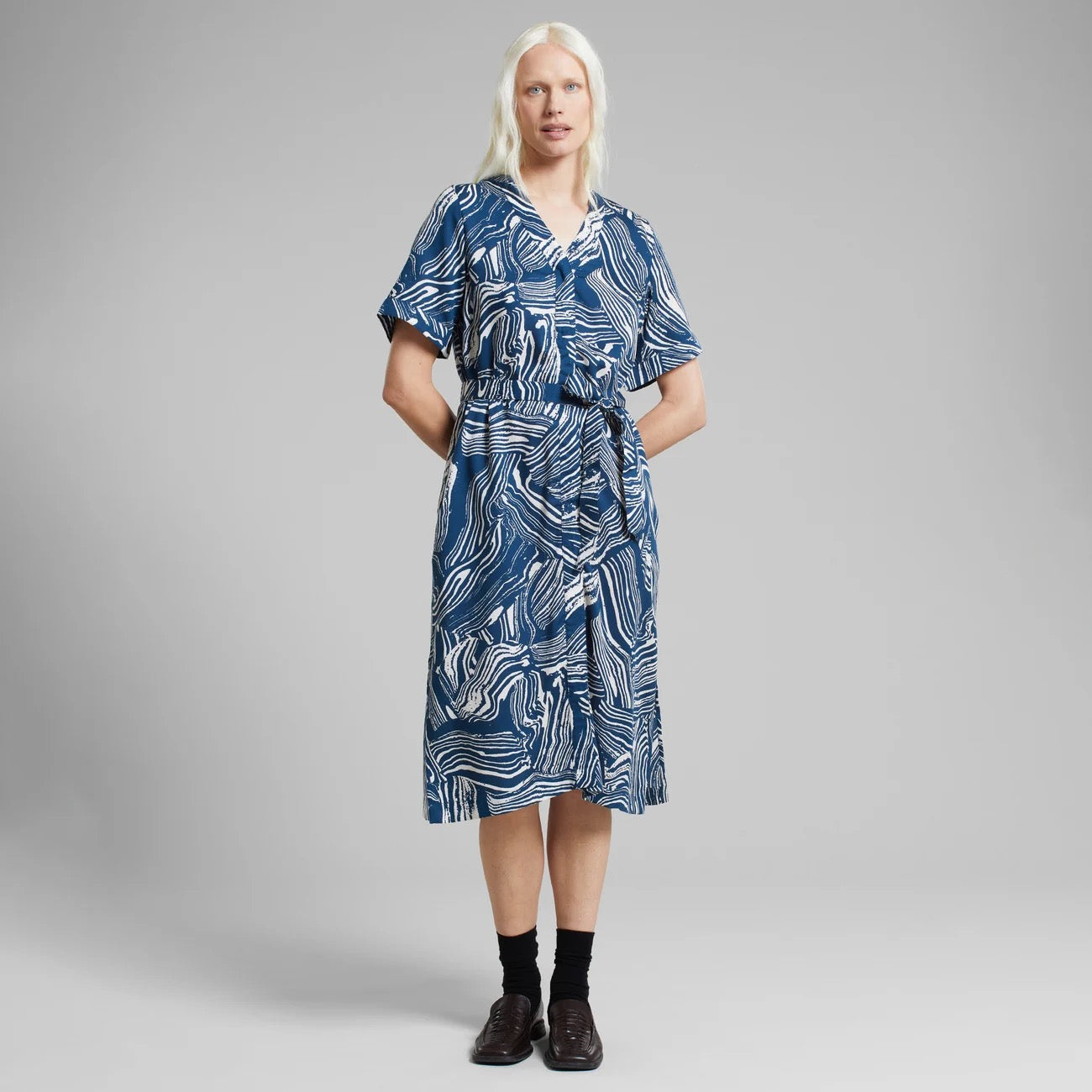 KALLVIK TENCEL™ DRESS | CLAY SWIRL BLUE