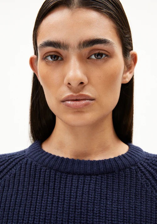 KAAGI ORGANIC WOOL BLEND JUMPER | TINTED NAVY